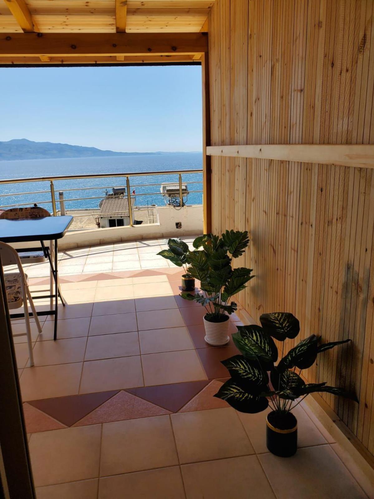 Summer Gate Apartment Sarandë Buitenkant foto