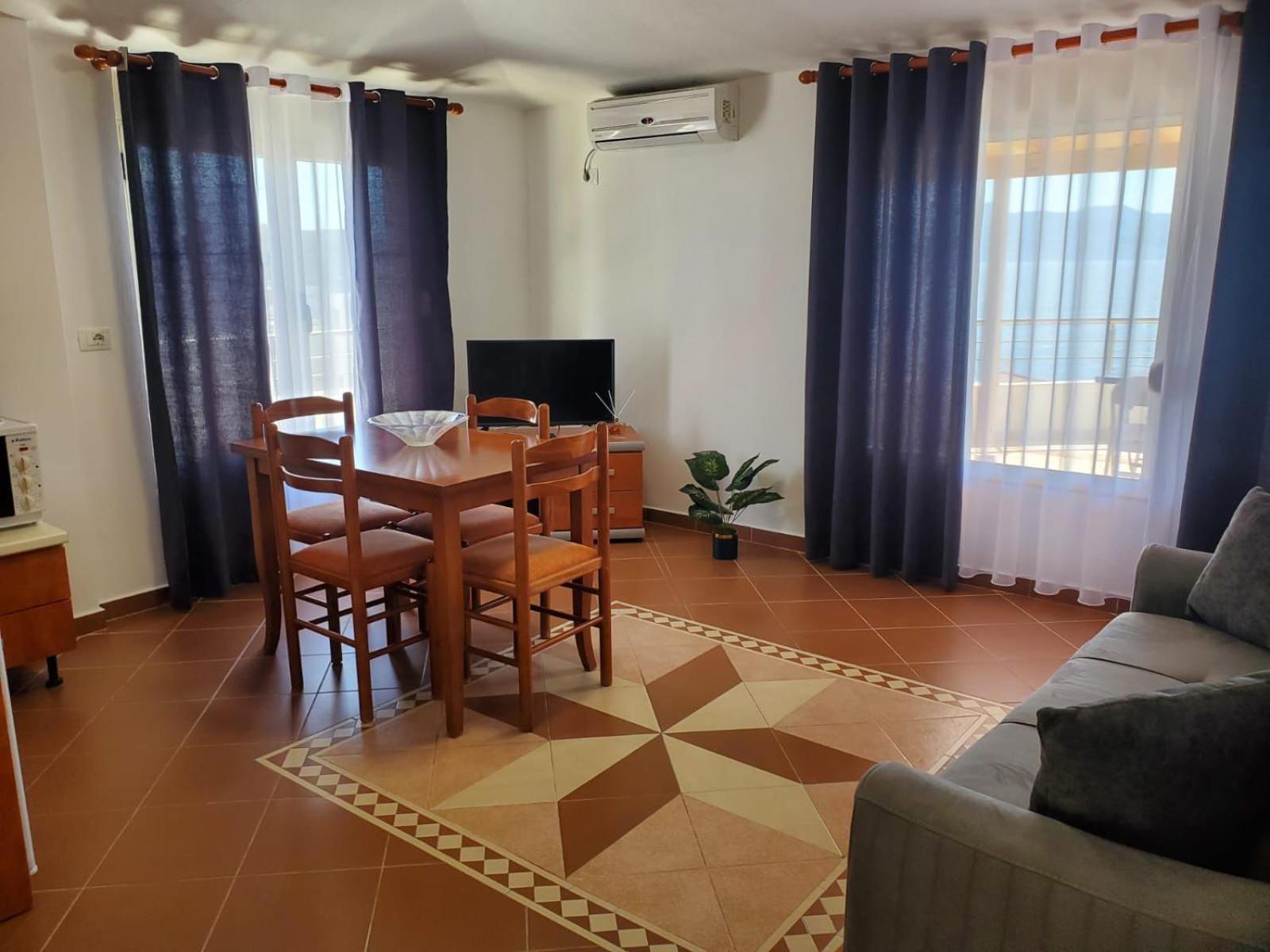 Summer Gate Apartment Sarandë Buitenkant foto