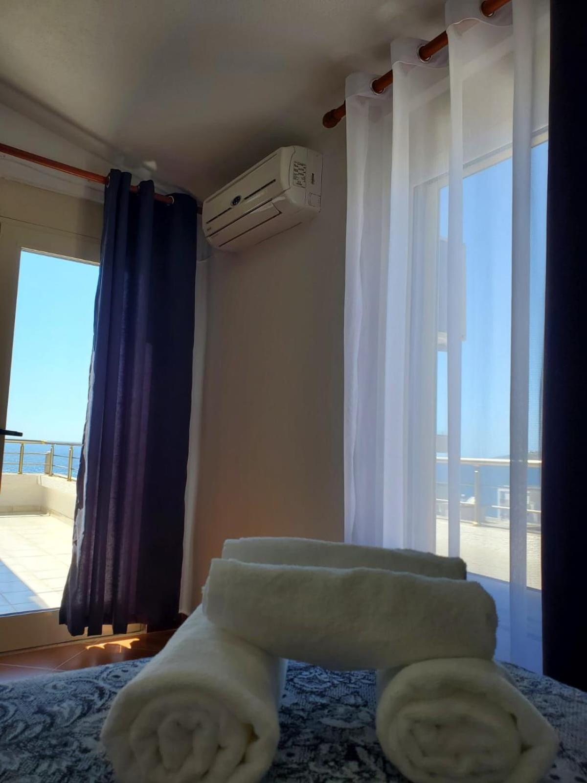 Summer Gate Apartment Sarandë Buitenkant foto
