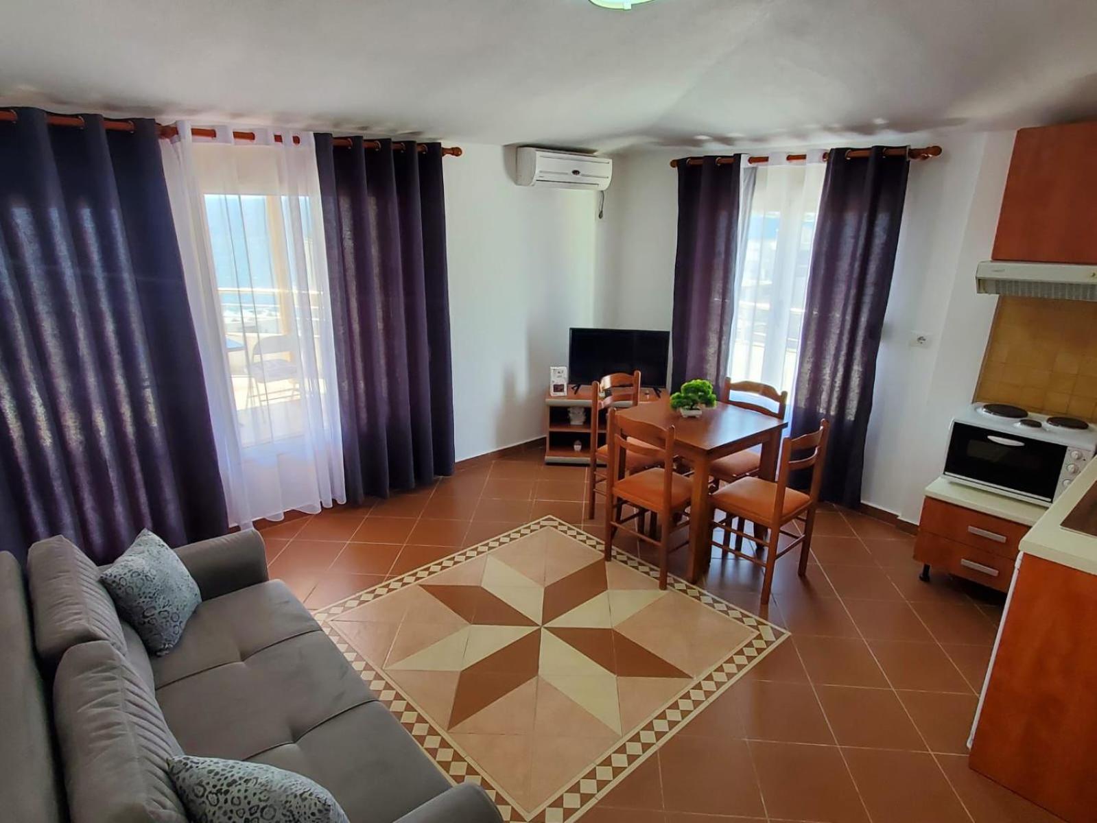 Summer Gate Apartment Sarandë Buitenkant foto