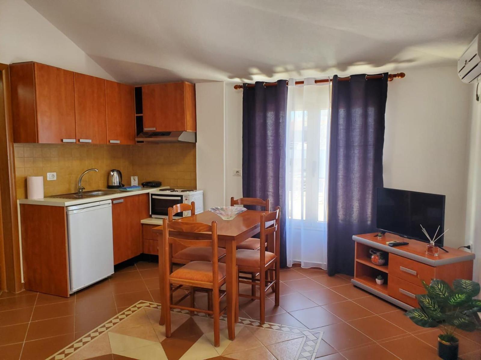 Summer Gate Apartment Sarandë Buitenkant foto