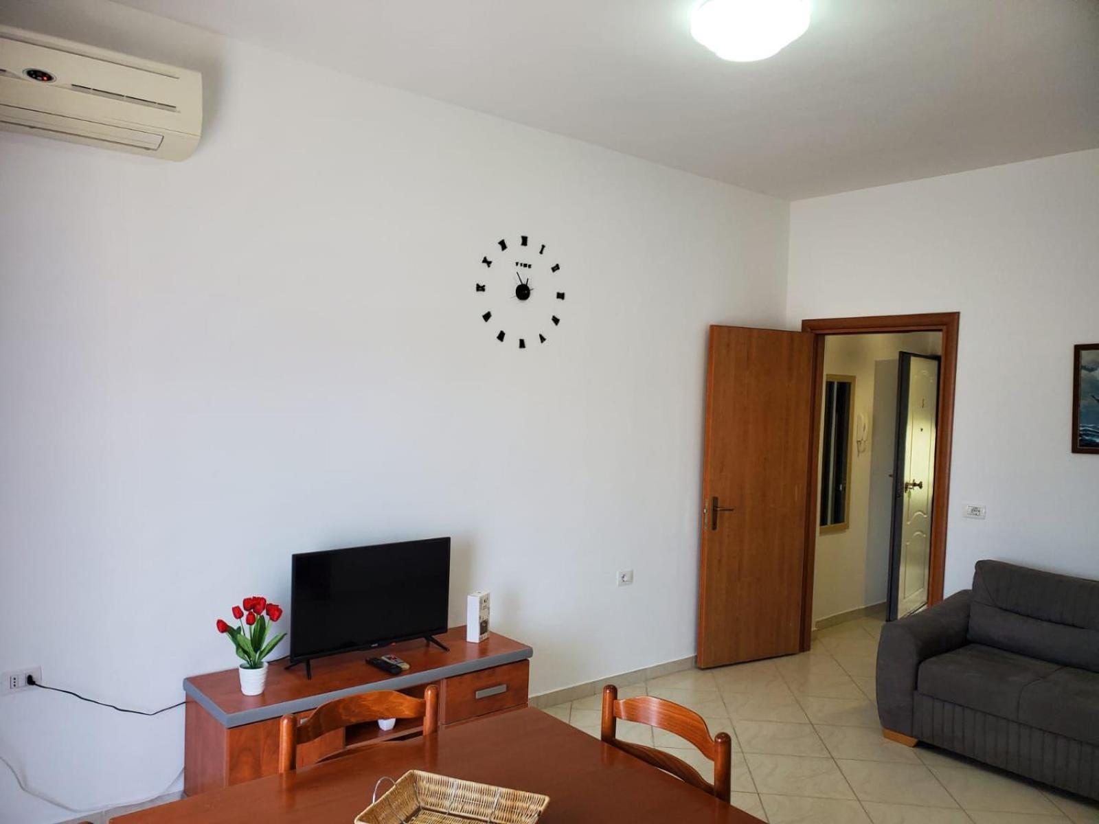 Summer Gate Apartment Sarandë Buitenkant foto