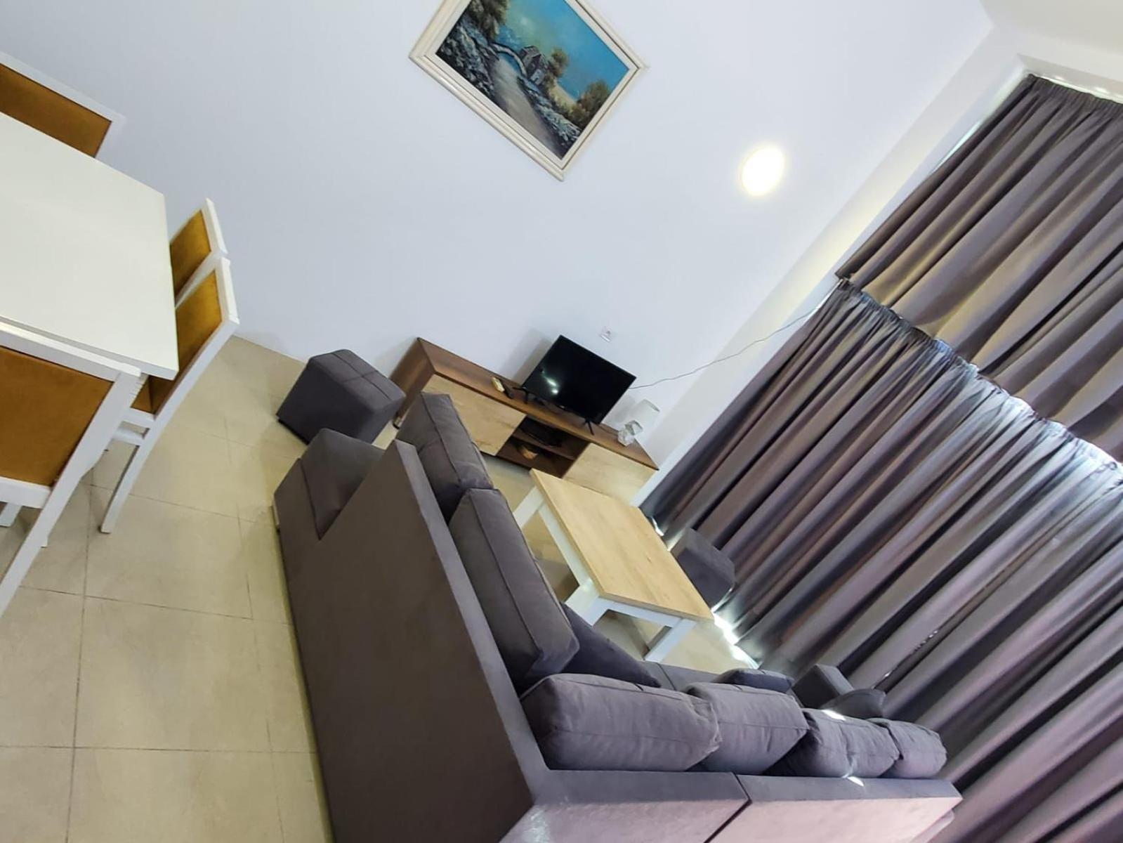 Summer Gate Apartment Sarandë Buitenkant foto