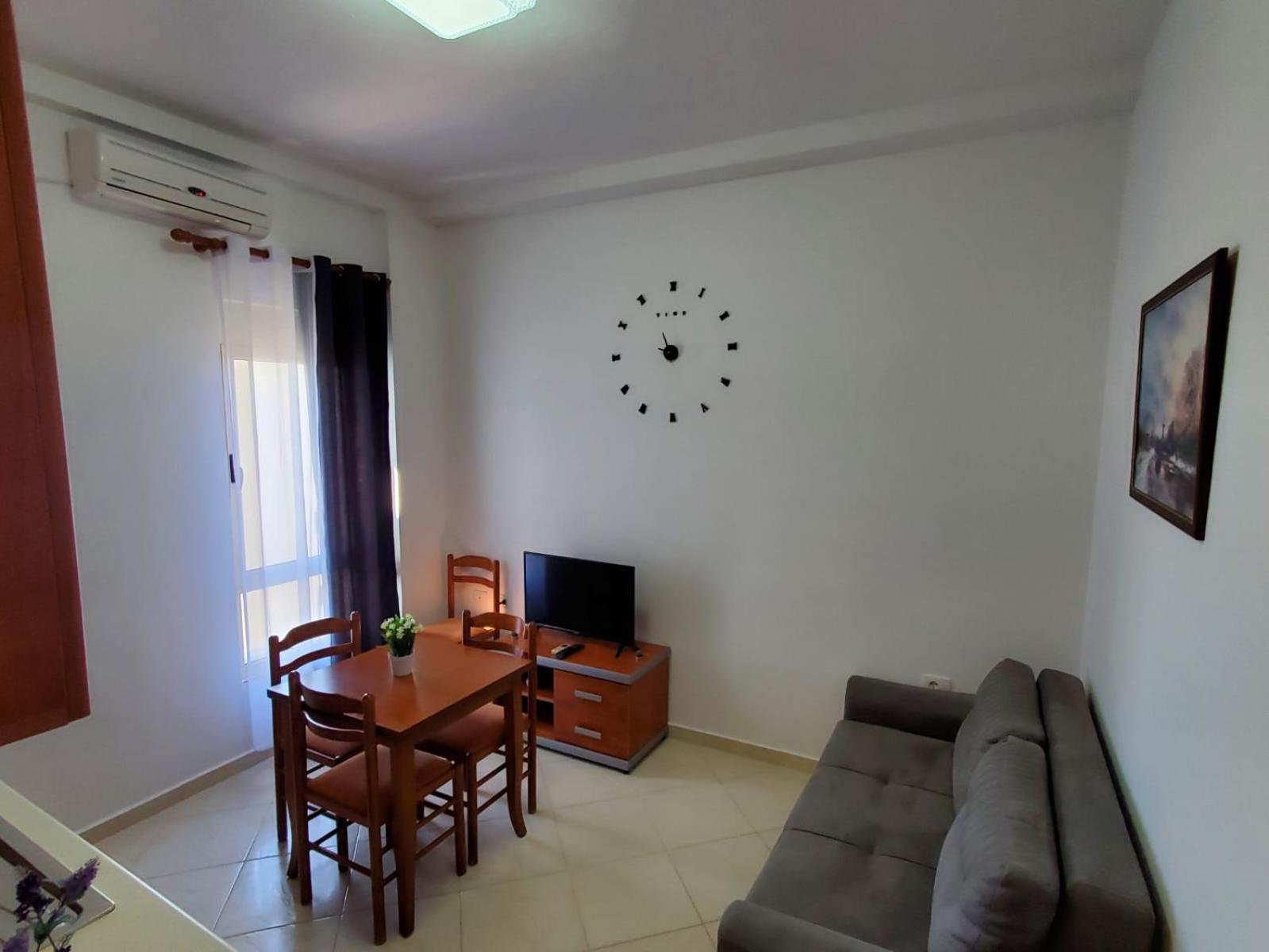 Summer Gate Apartment Sarandë Buitenkant foto