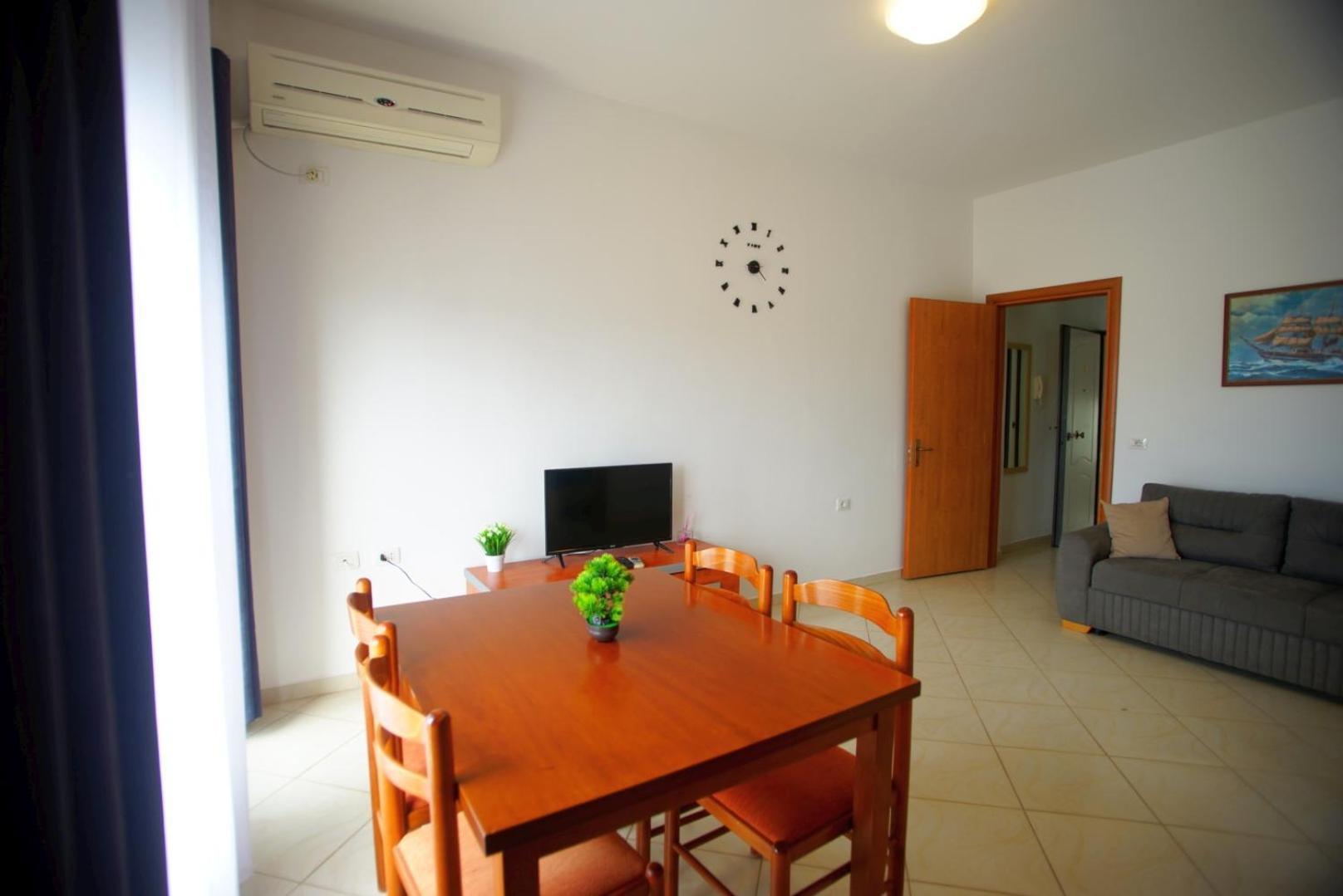 Summer Gate Apartment Sarandë Buitenkant foto