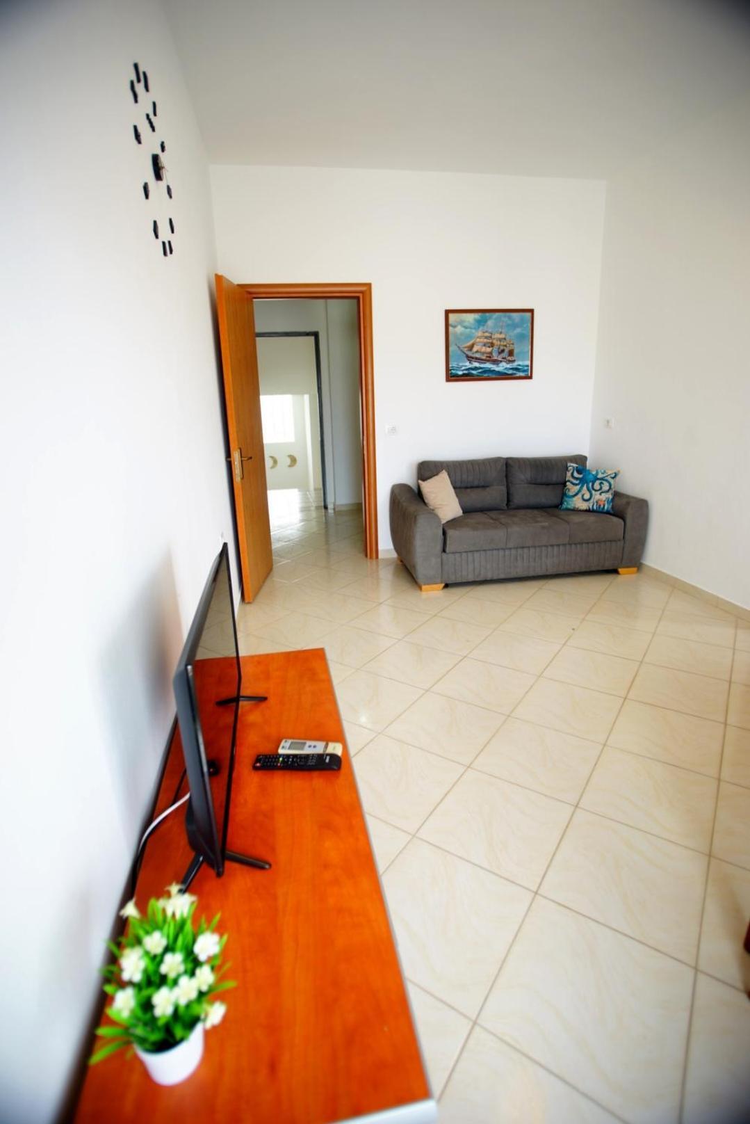 Summer Gate Apartment Sarandë Buitenkant foto
